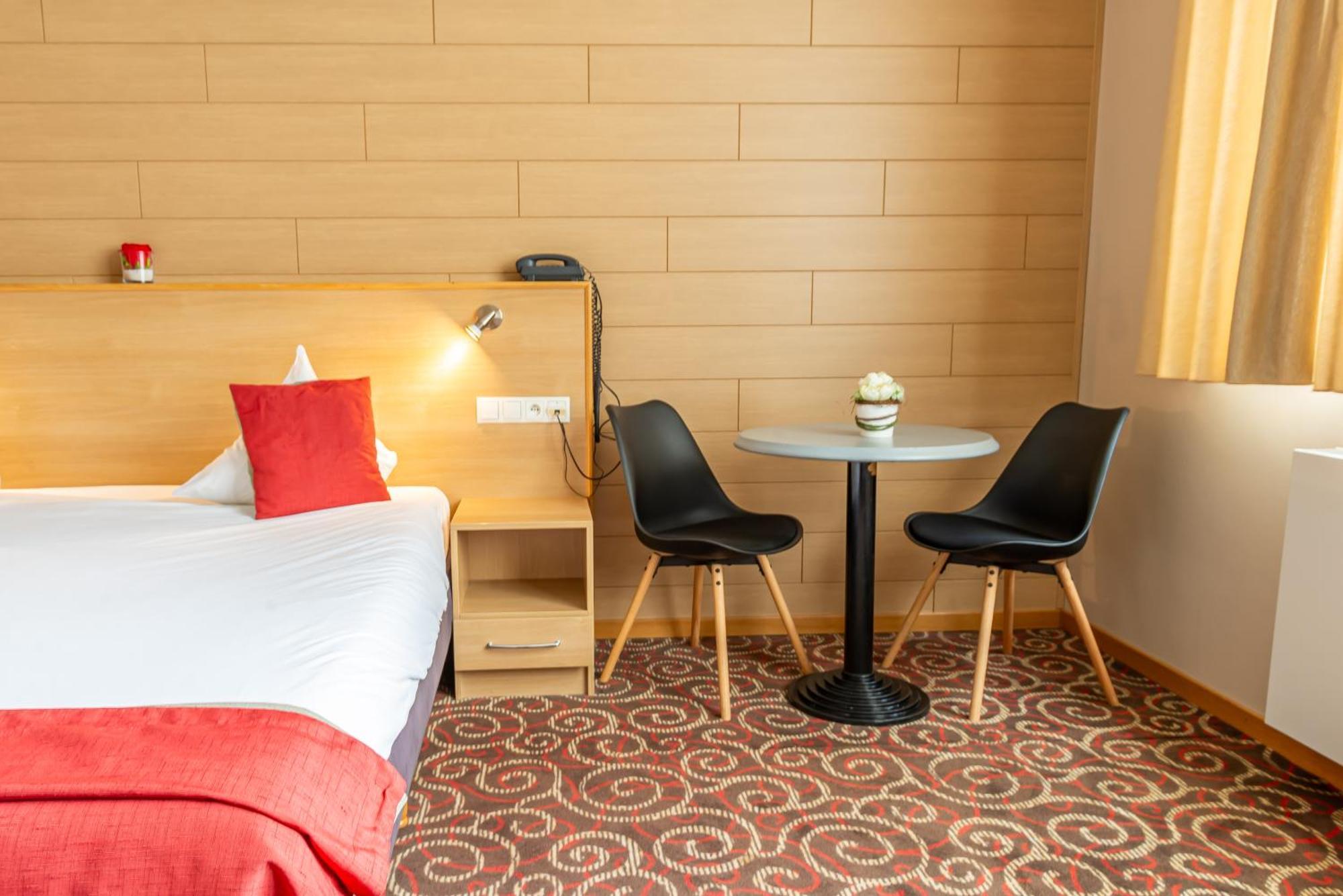 Hotel Ingredi Bree Bagian luar foto