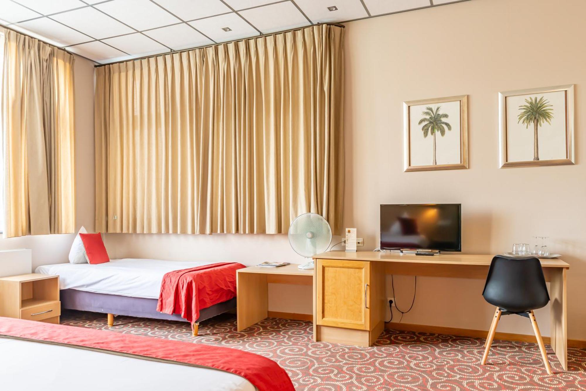 Hotel Ingredi Bree Bagian luar foto