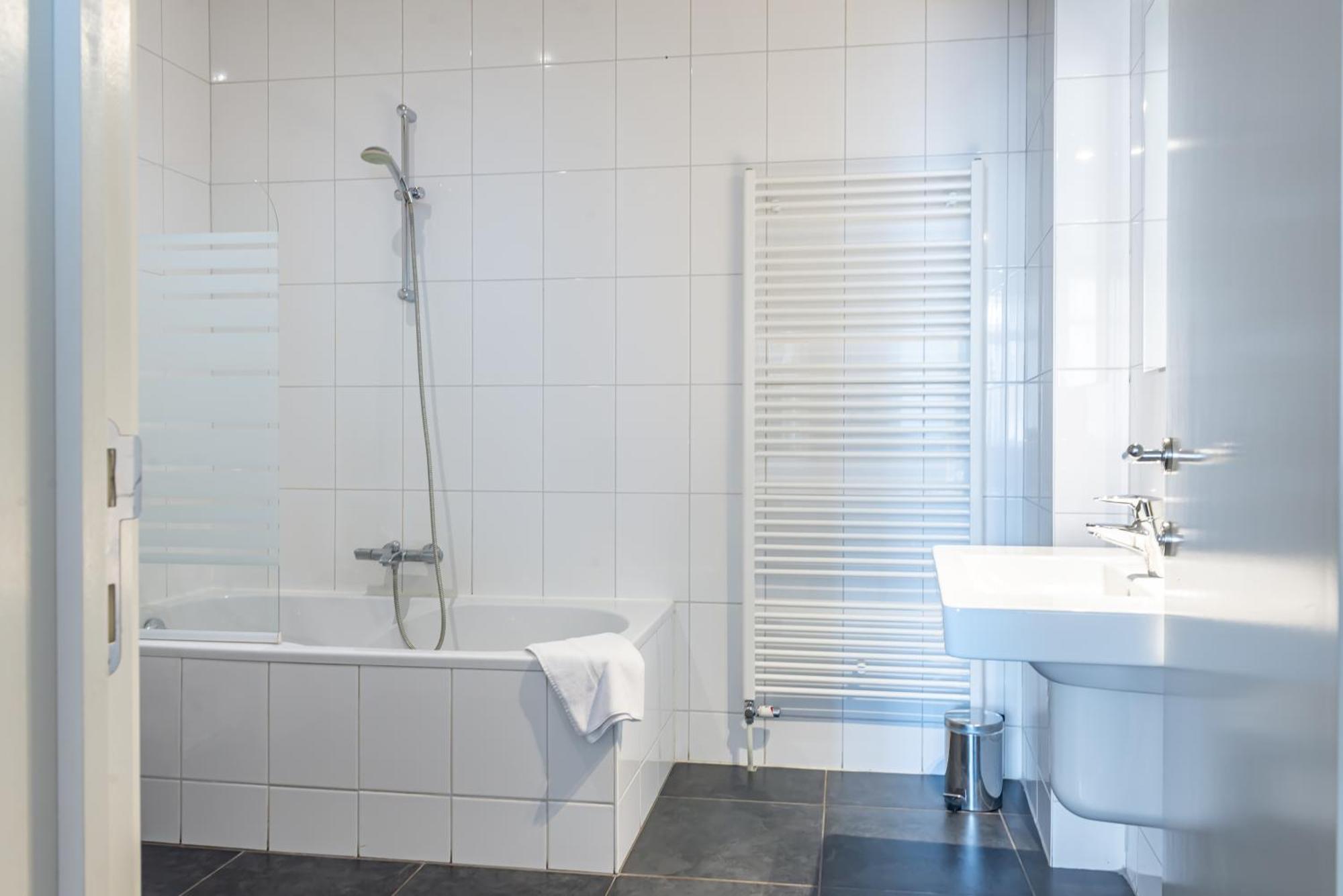 Hotel Ingredi Bree Bagian luar foto