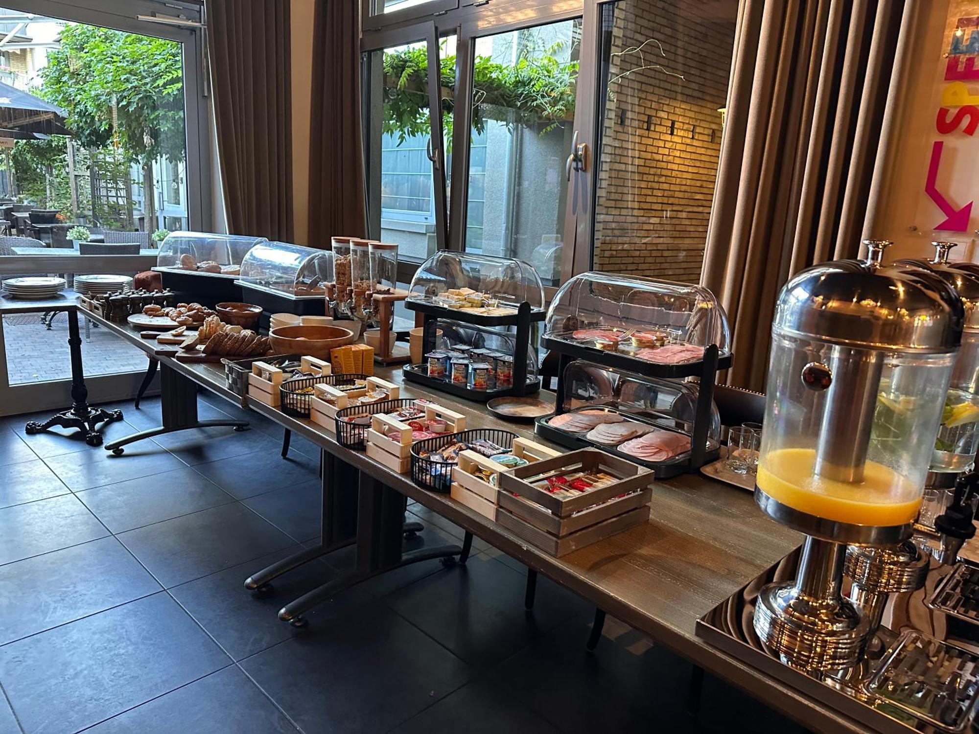 Hotel Ingredi Bree Bagian luar foto