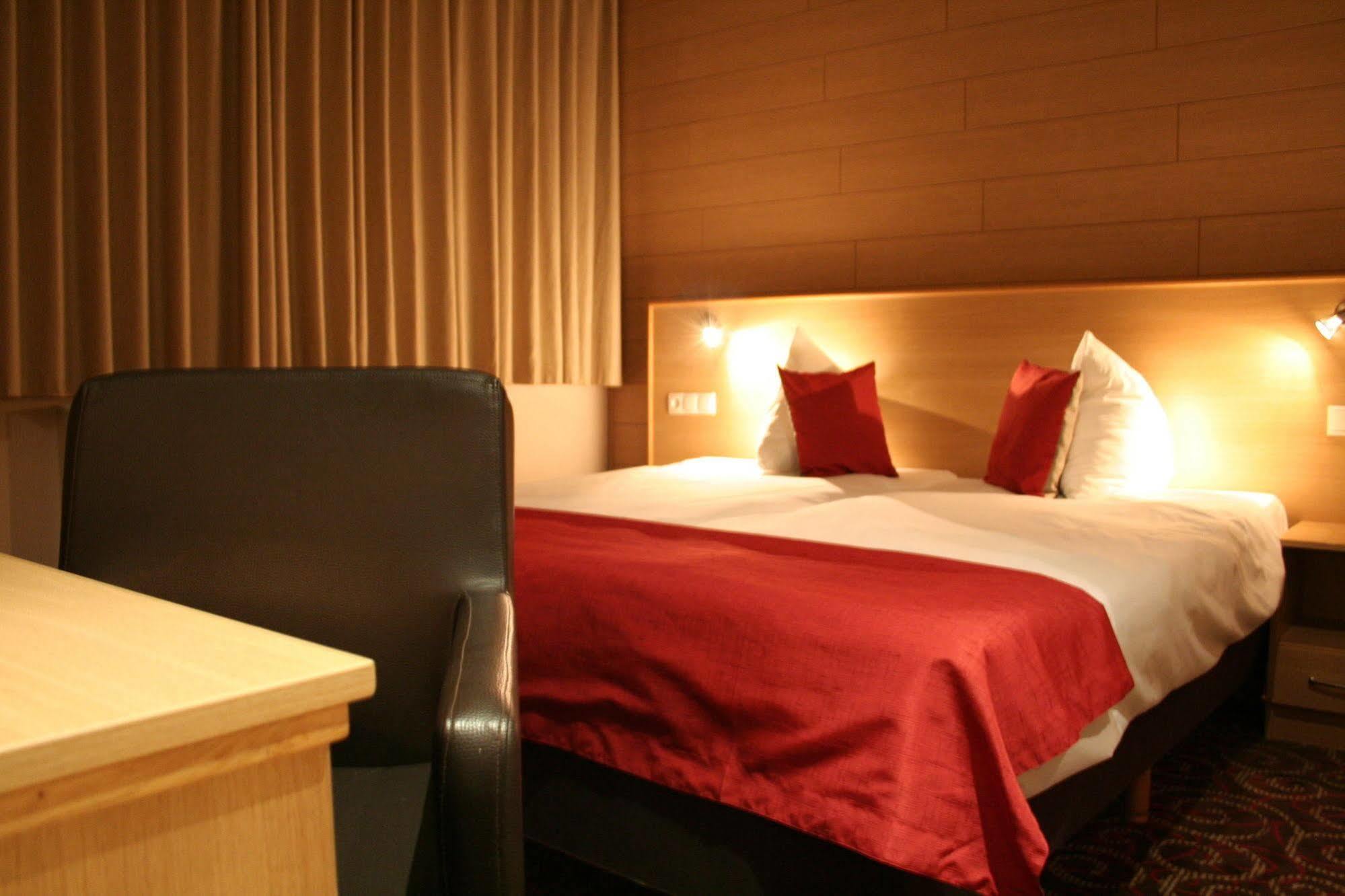 Hotel Ingredi Bree Bagian luar foto